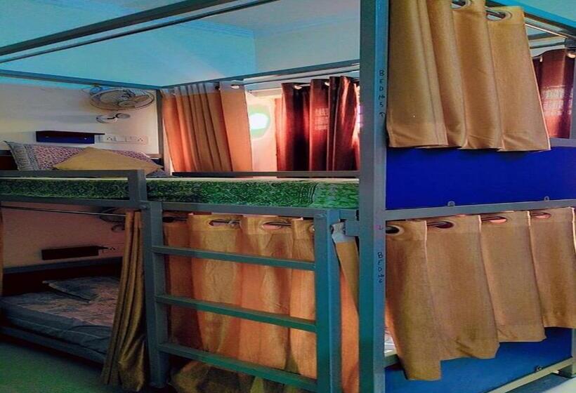 تختخواب در اتاق مشترک, Taj Street Hostel