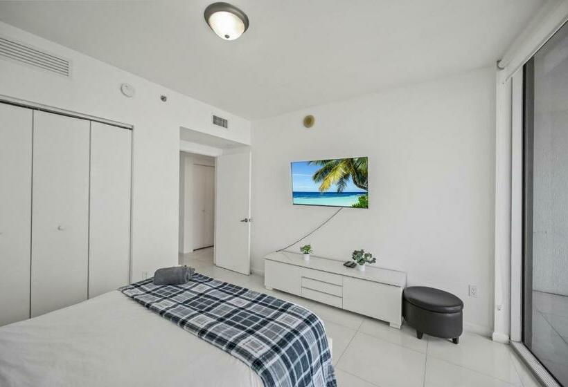 آپارتمان 1 خوابه با چشم‌انداز استخر, W Icon Brickell  Luxury 2br Highrise Corner Condo