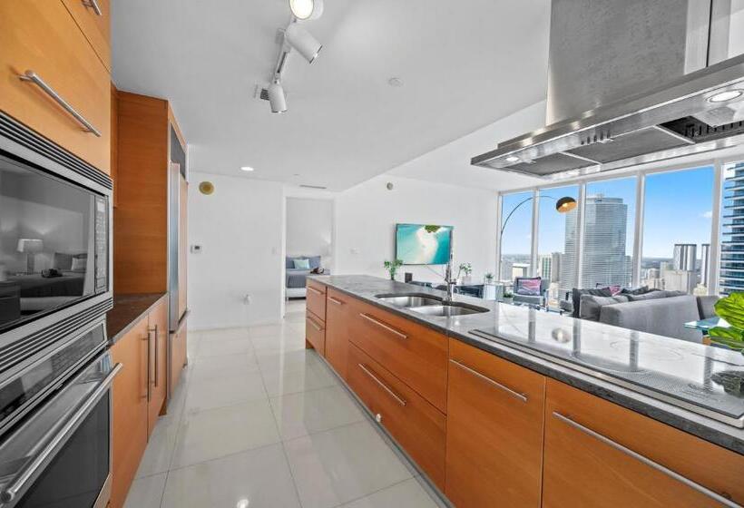 آپارتمان 1 خوابه با چشم‌انداز استخر, W Icon Brickell  Luxury 2br Highrise Corner Condo