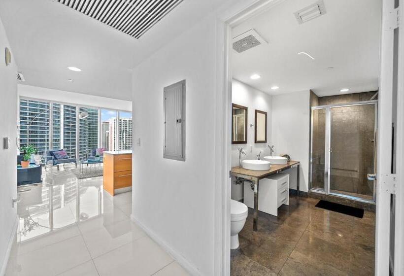 آپارتمان 1 خوابه با چشم‌انداز استخر, W Icon Brickell  Luxury 2br Highrise Corner Condo