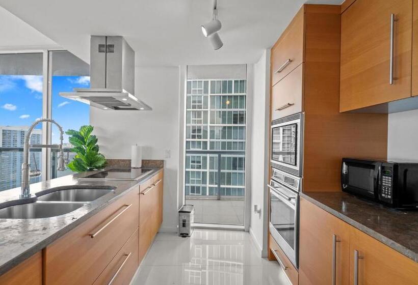 آپارتمان 1 خوابه با چشم‌انداز استخر, W Icon Brickell  Luxury 2br Highrise Corner Condo