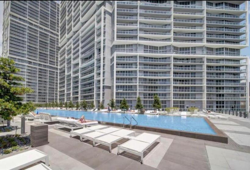 آپارتمان 1 خوابه با چشم‌انداز استخر, W Icon Brickell  Luxury 2br Highrise Corner Condo