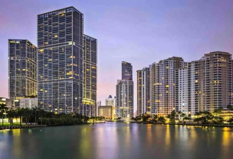 آپارتمان 1 خوابه با چشم‌انداز استخر, W Icon Brickell  Luxury 2br Highrise Corner Condo