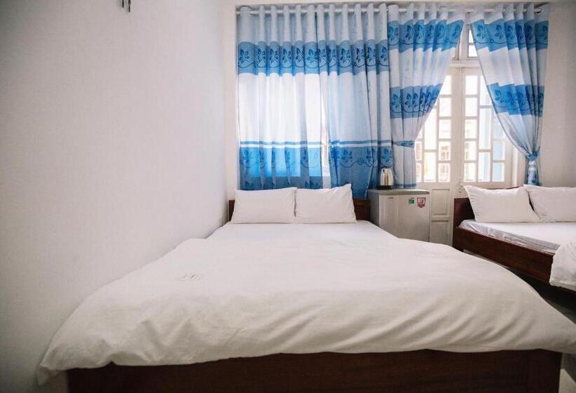 Economy Triple Room, Lum Dong Tien