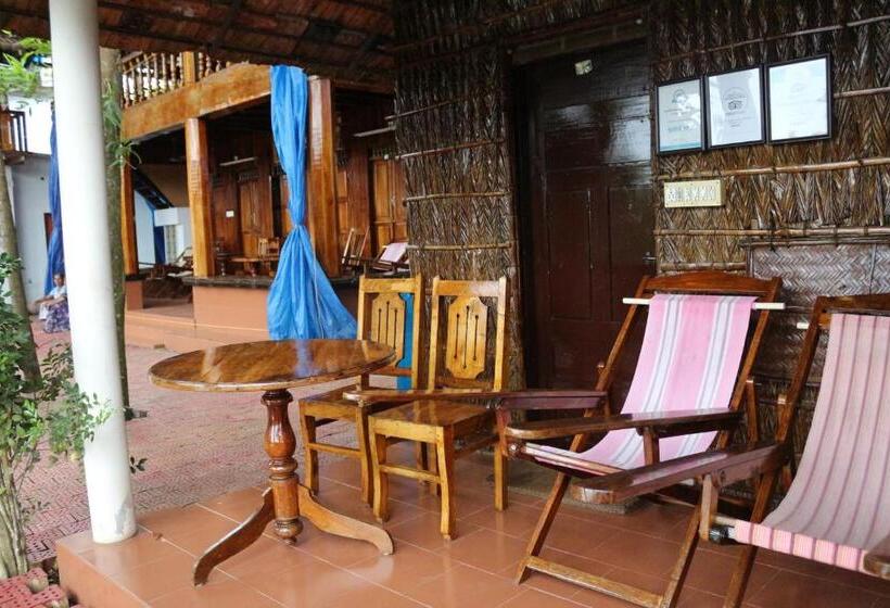 کابین, Malayalam Lake Resort