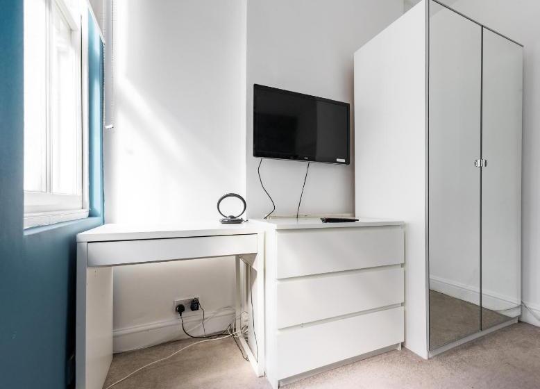 اتاق استاندارد با سرویس بهداشتی مشترک, City Rooms