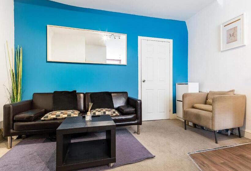 اتاق استاندارد با سرویس بهداشتی مشترک, City Rooms