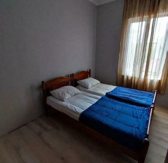 اتاق استاندارد با سرویس بهداشتی مشترک, Kobuleti Guest House