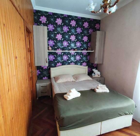 اتاق استاندارد سه تخته با سرویس بهداشتی مشترک, Kobuleti Guest House