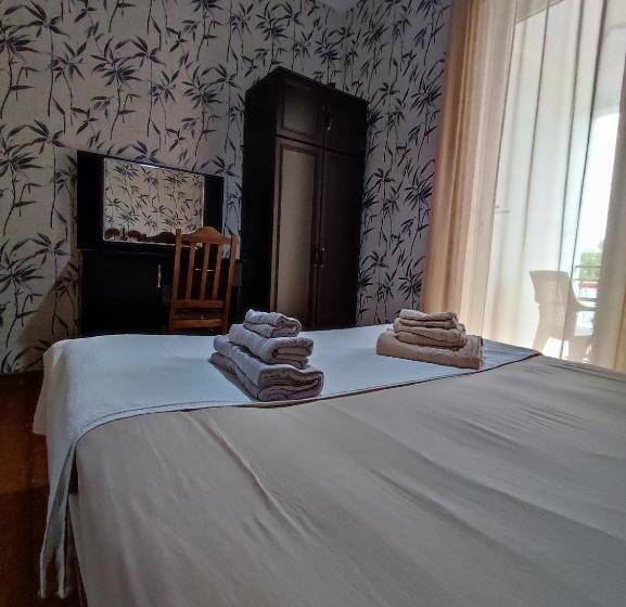 اتاق استاندارد با بالکن, Kobuleti Guest House