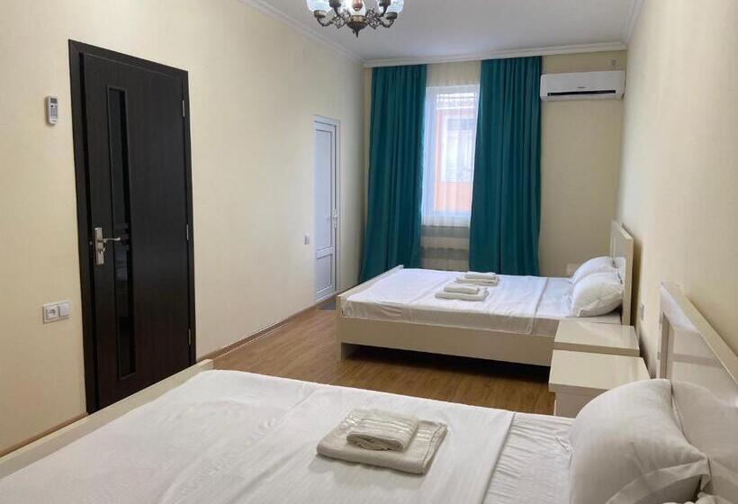 اتاق استاندارد چهار تخته, West House