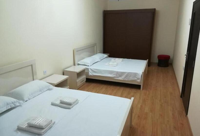 اتاق استاندارد چهار تخته, West House