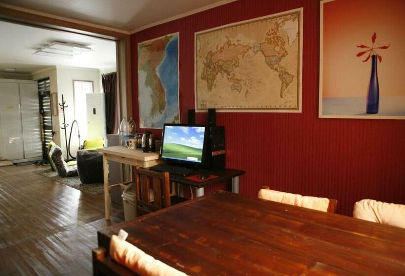 اتاق استاندارد سه تخته با سرویس بهداشتی مشترک, Birdsnest Hostel Hongdae Foreigner Only