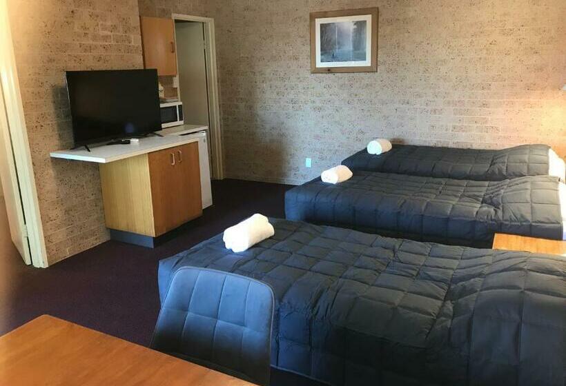 سوئیت 2 خوابه, Cedar Lodge Motel