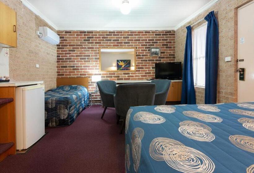 Standard Room Adapted for people with reduced mobility, Cedar Lodge Motel