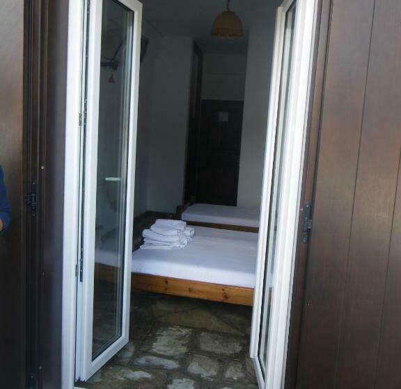اتاق اکونومی, Anelli