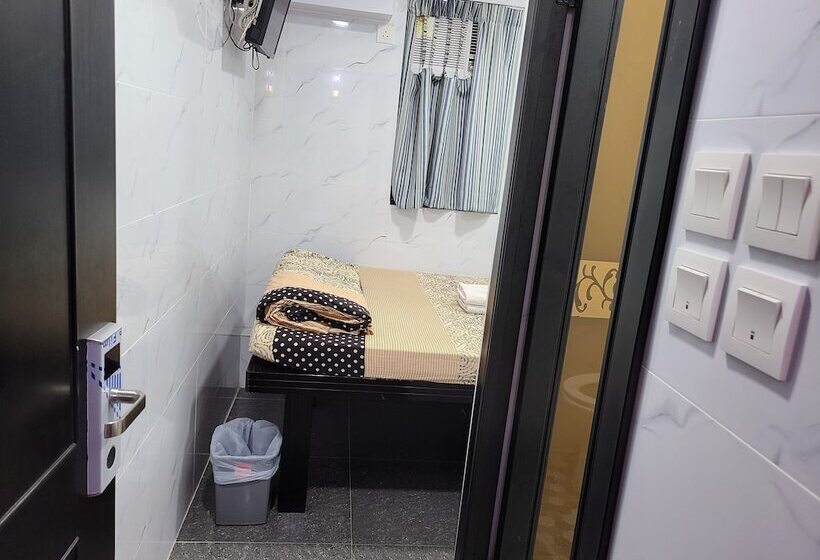 اتاق استاندارد یک نفره, Manila Hotel  Hostel Block D