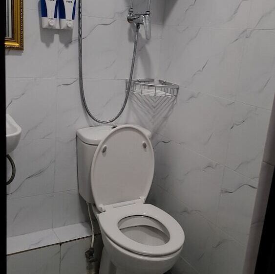 اتاق استاندارد یک نفره, Manila Hotel  Hostel Block D