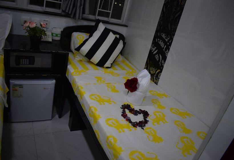 اتاق استاندارد یک نفره, Manila Hotel  Hostel Block D