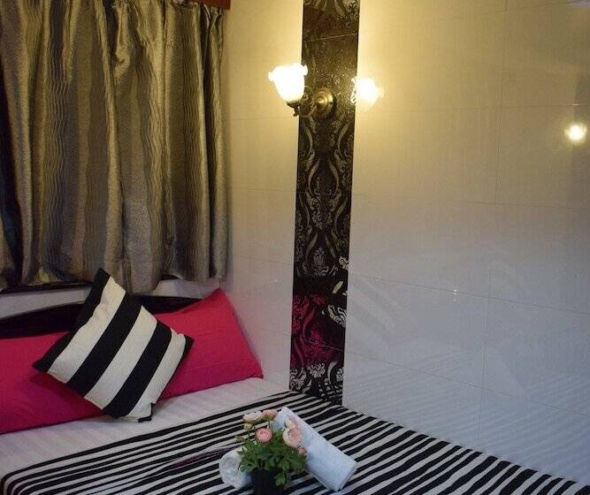 اتاق استاندارد یک نفره, Manila Hotel  Hostel Block D