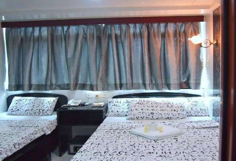 اتاق استاندارد سه نفره, Manila Hotel  Hostel Block D