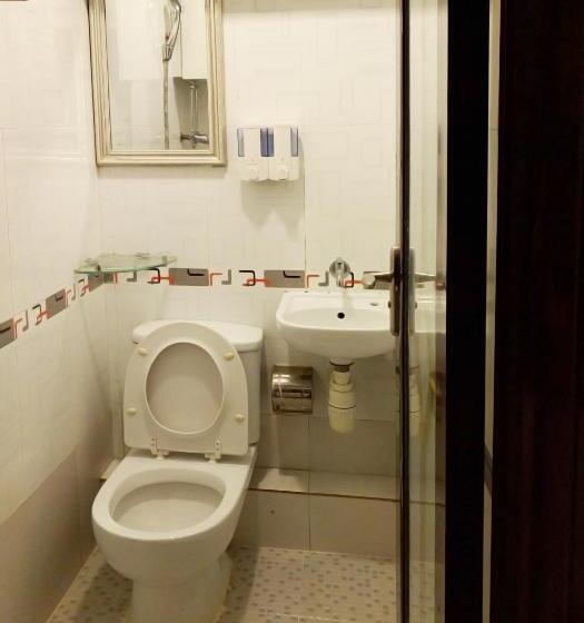 اتاق استاندارد سه نفره, Manila Hotel  Hostel Block D