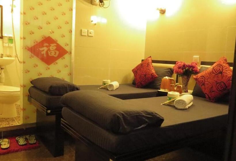 اتاق استاندارد سه نفره, Manila Hotel  Hostel Block D