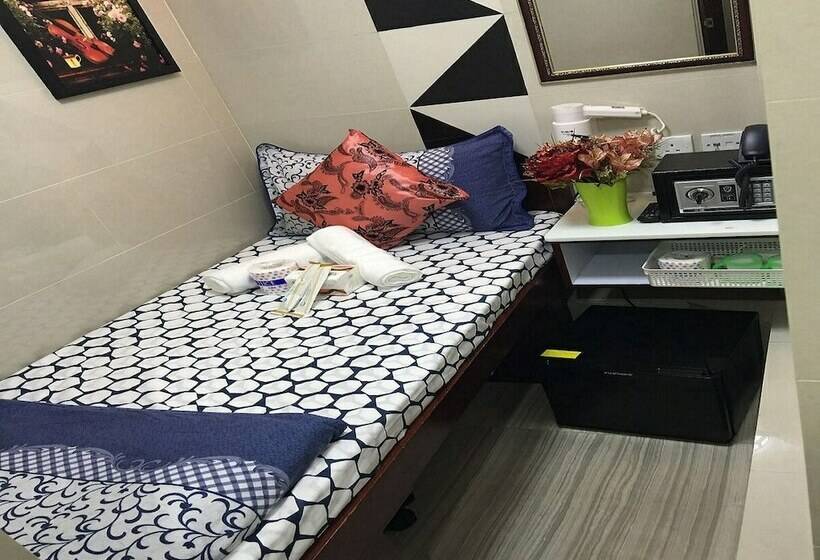 اتاق استاندارد یک نفره, Skylark Hostel