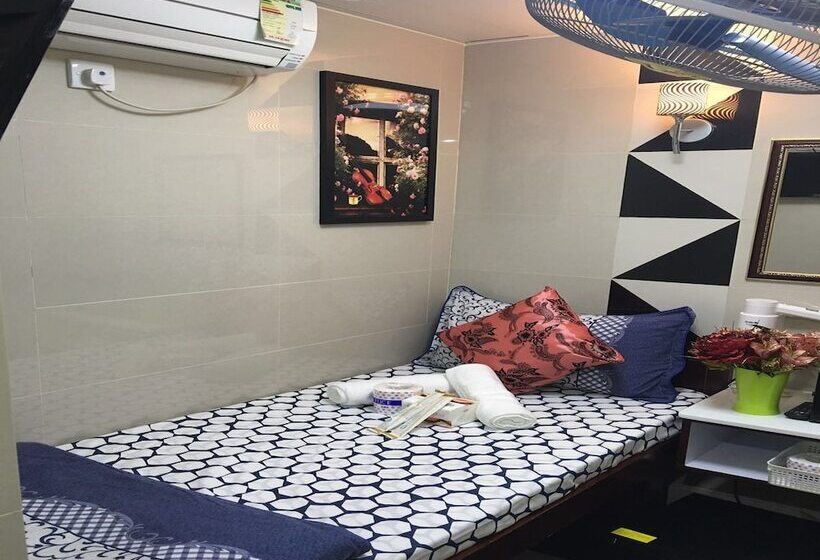 اتاق استاندارد یک نفره, Skylark Hostel