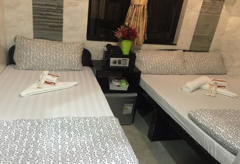 اتاق استاندارد سه نفره, Skylark Hostel