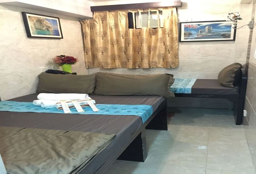 اتاق استاندارد سه نفره, Skylark Hostel
