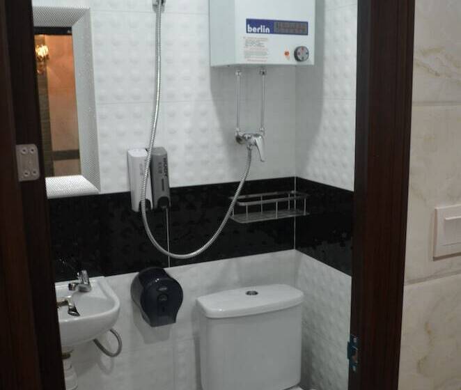اتاق خانوادگی, Skylark Hostel