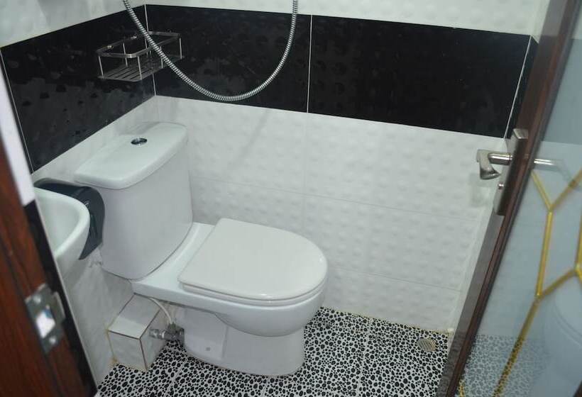 اتاق خانوادگی, Skylark Hostel