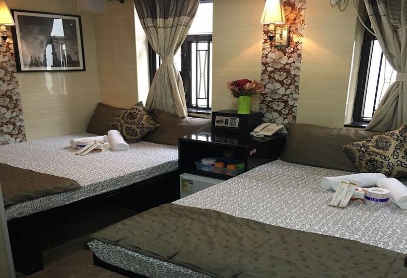 اتاق خانوادگی, Skylark Hostel
