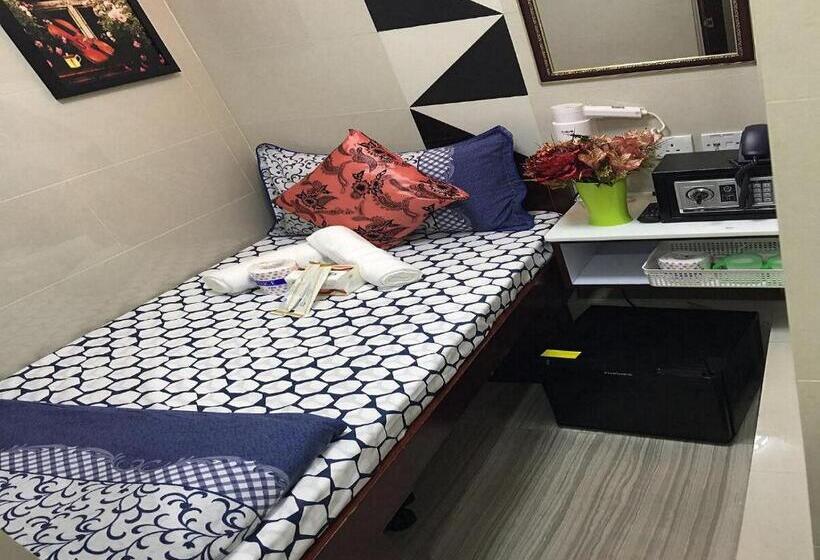 اتاق استاندارد یک نفره, Skylark Hostel