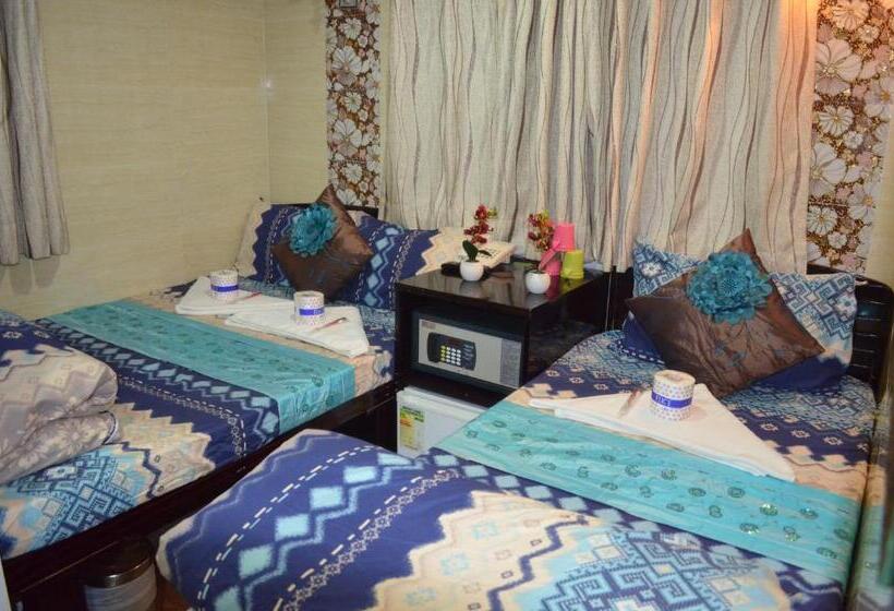اتاق استاندارد سه نفره, Skylark Hostel