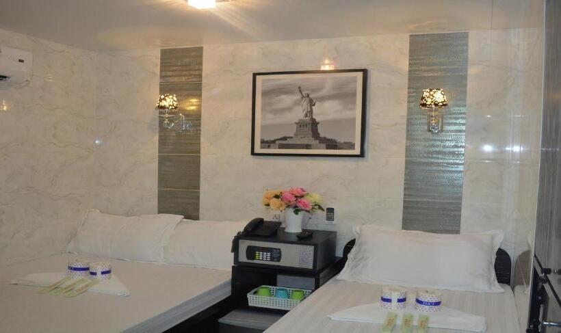 اتاق استاندارد سه نفره, Skylark Hostel