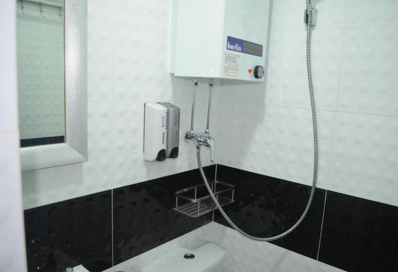 اتاق خانوادگی, Skylark Hostel