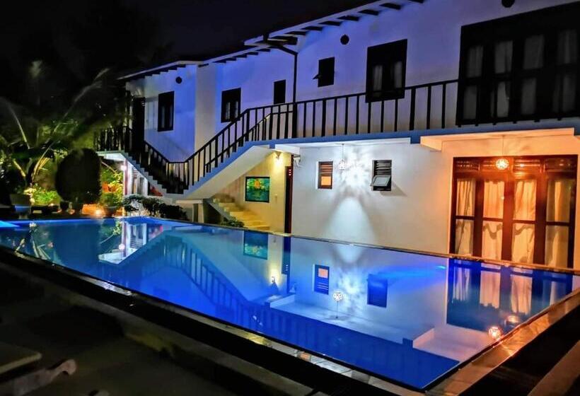 اتاق خانوادگی با چشم‌انداز استخر, Villa Tangalle Lagoon