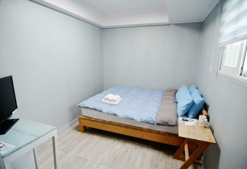 غرفة قياسية, Insadong Hostel