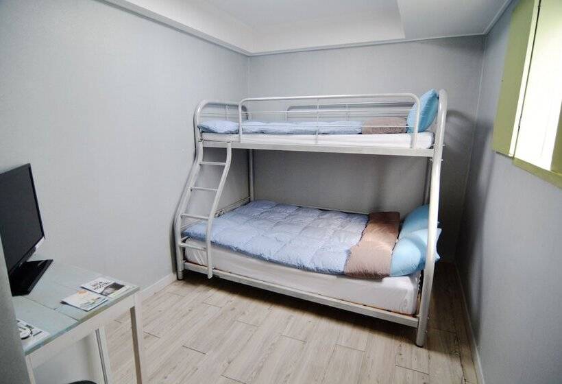 اتاق استاندارد سه نفره, Insadong Hostel