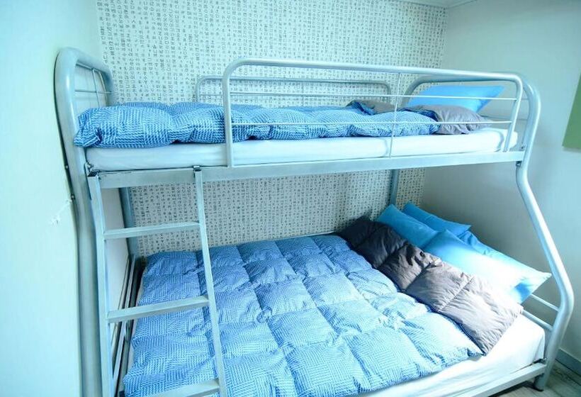 اتاق استاندارد سه نفره, Insadong Hostel