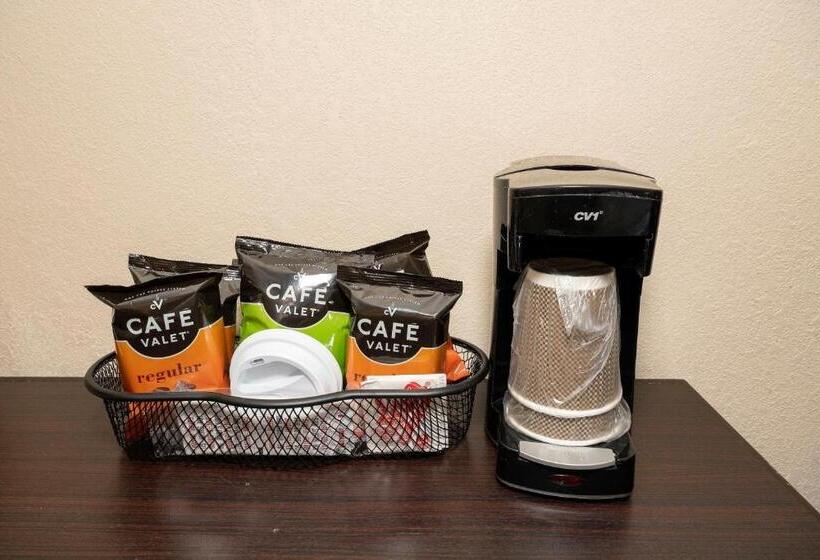 سوئیت با تخت بزرگ, Red Roof Inn Plus+ Huntsville – Madison