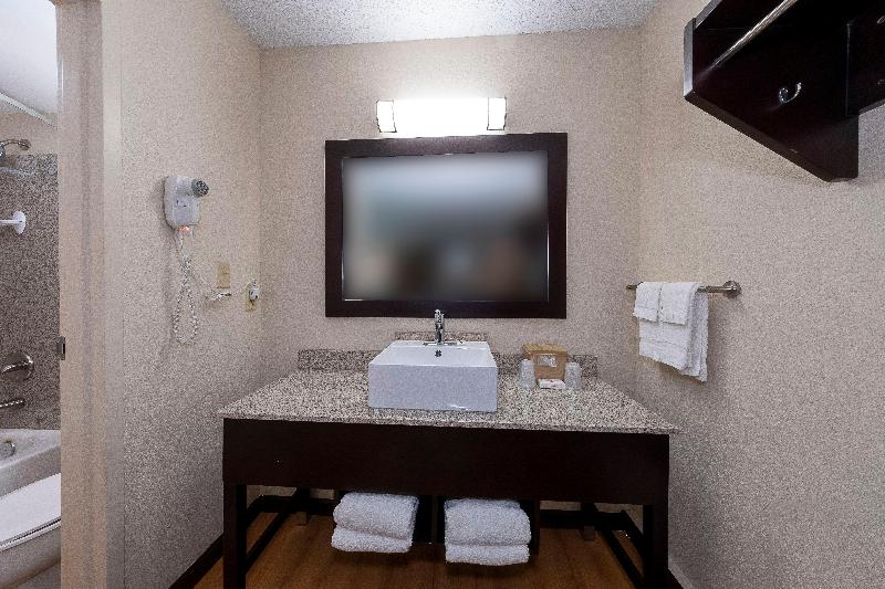 سوئیت با تخت بزرگ, Red Roof Inn Plus+ Huntsville – Madison