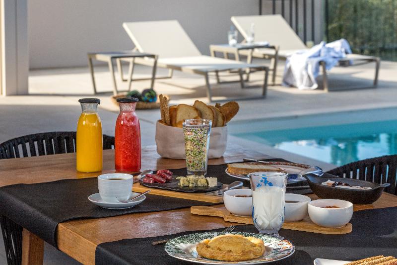 سوییت با استخر, Artblue Villas