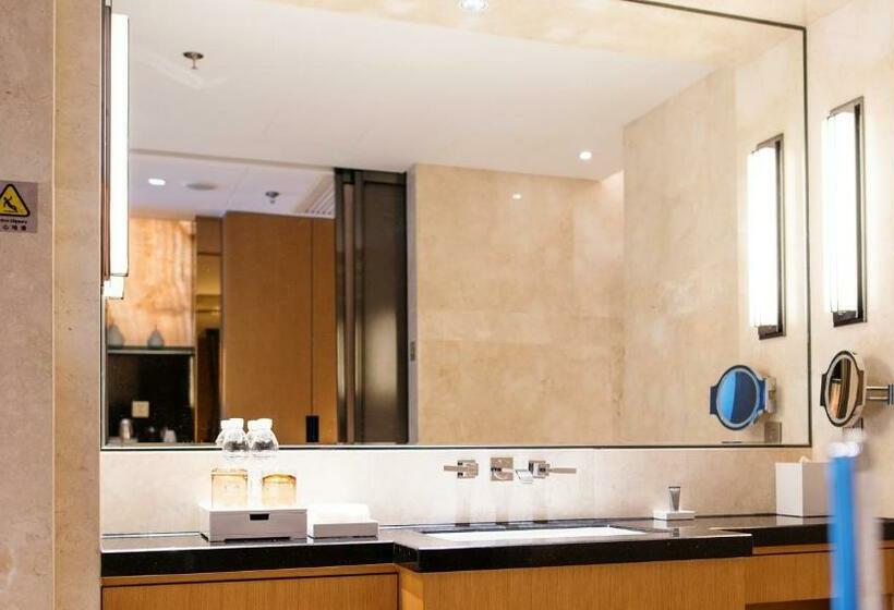 اتاق دلوکس با تخت کینگ و چشم‌انداز شهر, Zhuhai Marriott