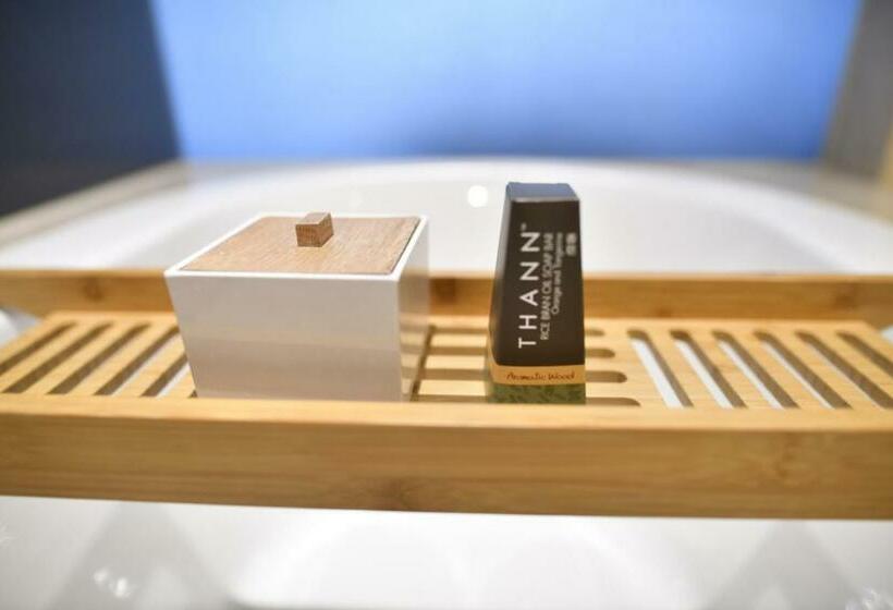 اتاق دلوکس با تخت کینگ و چشم‌انداز شهر, Zhuhai Marriott