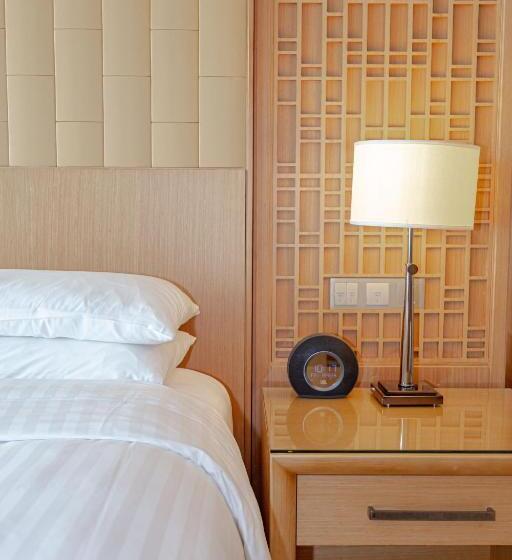 Club Room King Bed, Zhuhai Marriott