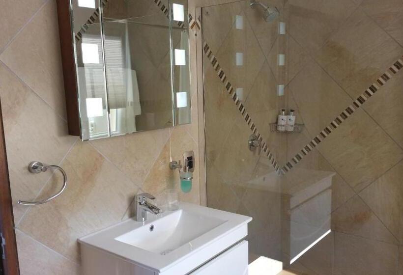 Triple Room Sea View, Lala Panzi B&b
