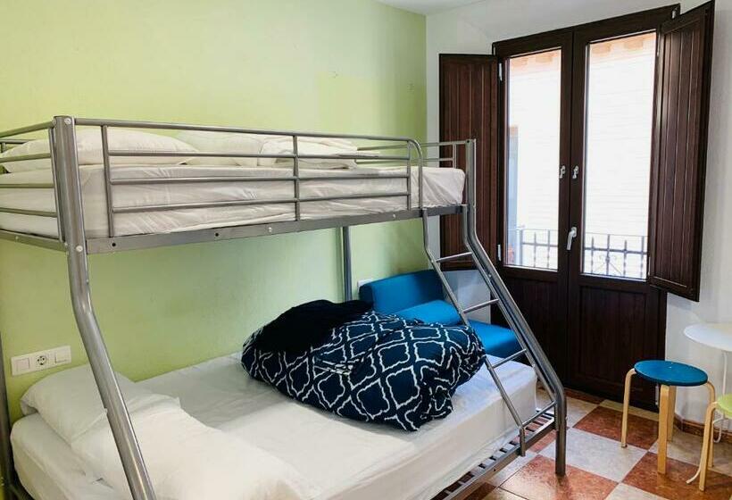 اتاق استاندارد, Oh! My Hostel